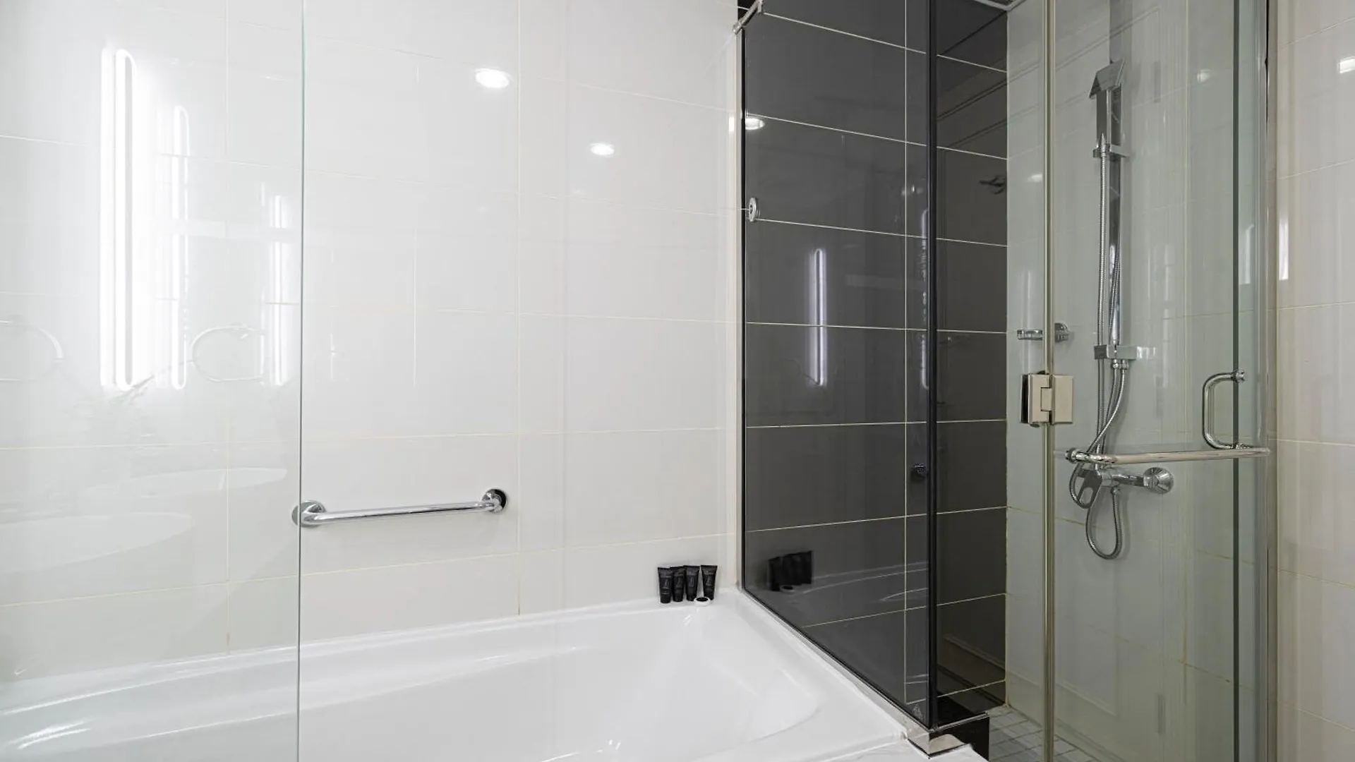 Damac Maison Mall Street 2 Bedroom Upgraded Apartment Dubai 0*,  United Arab Emirates